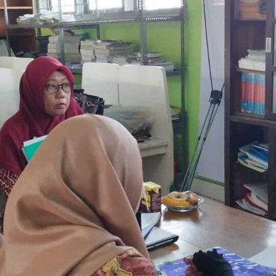 Kepala MTsN Parepare Supervisi para Guru dalam Suasana Penuh Keakraban