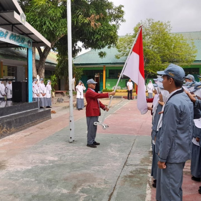 Kepala MAN 2 Bulukumba Lantik Pengurus OSIM dan MPK