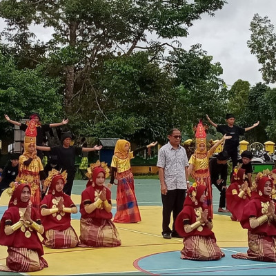 Ciptakan Suasana UTS Yang Menyenangkan, MTsN 2 Bulukumba Gelar Pentas Seni Bertema Tari Nusantara