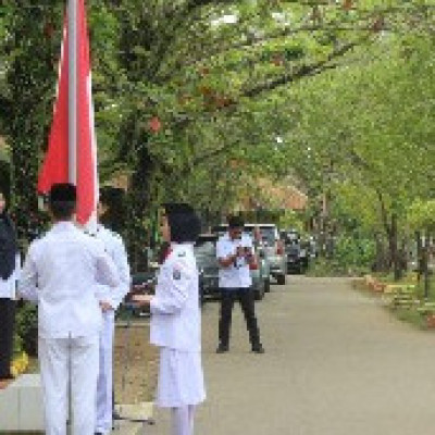 Tangis Haru Siswa / Siswi MAN Pangkep Warnai Upacara Bendera