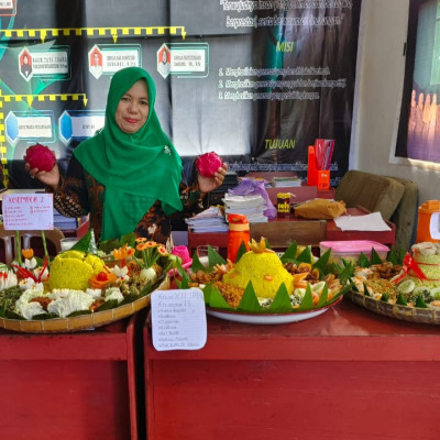 Ujian Praktek Prakarya, Siswa MA YPPI Sapobonto Sajikan Nasi Tumpeng