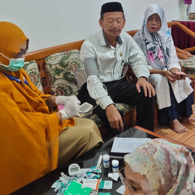 Deteksi PTM, Puskesmas Sulili Gelar Screaning Kepada Guru Dan Staf MAN Pinrang