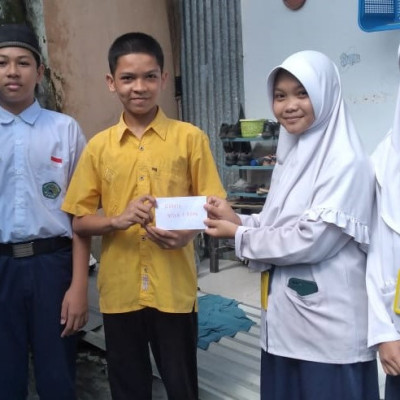 Sepanjang Ramadhan 1444 H Siswa MTsN 1 Bone Berbagi