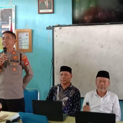 Orangtua Siswa Baru MTsN Gowa Terima Pencerahan Kapolsek Bontomarannu