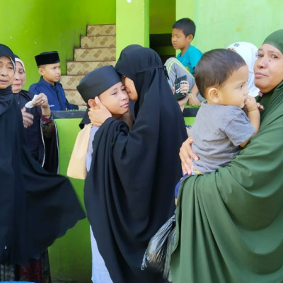 Tangis Haru Orangtua Lepas Anak Mondok di PPTQ An Nail Gowa