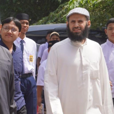 Berkunjung di PPTQ Imam Asy-Syathiby Gowa, Syaikh dari Timur Tengah Beri Taujihat