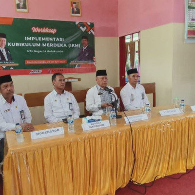 Workshop Implementasi Kurikulum Merdeka se-KKM MTsN 4 Bulukumba Dibuka Kakan Kemenag