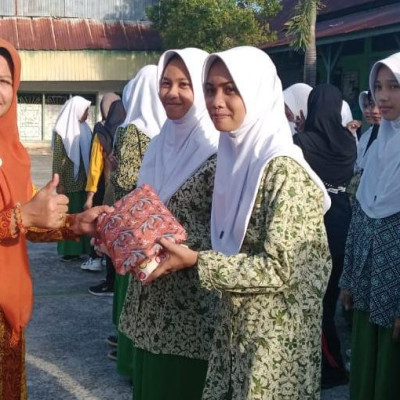 Raih Prestasi pada Semarak Halaqah Arabiyah, Sejumlah Santri Pontren DDI Lil Banat Terima Penghargaan