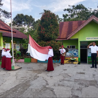 Momentum Upacara di MIN 2 Bulukumba, Bustani Arif Pacu Semangat Belajar dan Kedisiplinan Peserta Didik