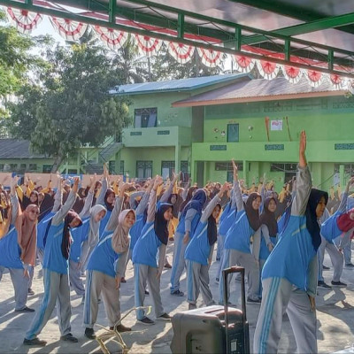 Jaga Tubuh Tetap Bugar, Santri dan Guru Pondok Pesantren Babul Khaer Giatkan Senam Sehat