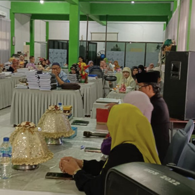 Pengajiaan Jum'at  Oleh  H. Samsu Alam,  di hadapan Tendik dan Kependidikan MAN 2 Kota Makassar