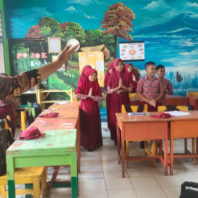 Inovasi Pendidikan, Guru Kelas 6A MIN 1 Bulukumba Padukan Tari Kreasi dalam Pembelajaran Kontekstual