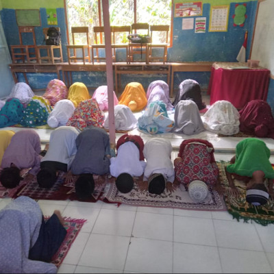 MIS Lonrong Bangun Karakter Siswa Melalui Pembiasaan Sholat Dhuha