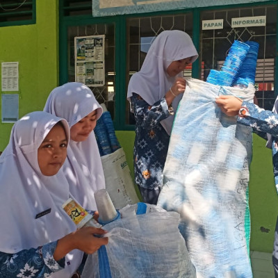 Menabung Sampah, Mendulang Rupiah di Pesantren Babul Khaer Bulukumba