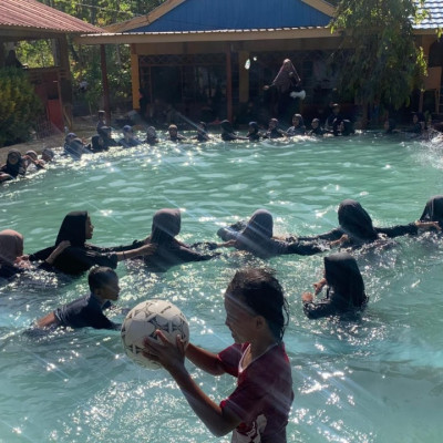 MAS Darul Istiqamah Bulukumba Gelar Studi Wisata di Pantai Samboang Bontotiro