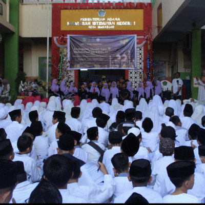 Tingkatkan Kecintaan Kepada Rasulullah SAW, MIN 1 Kota Makassar Gelar Maulid