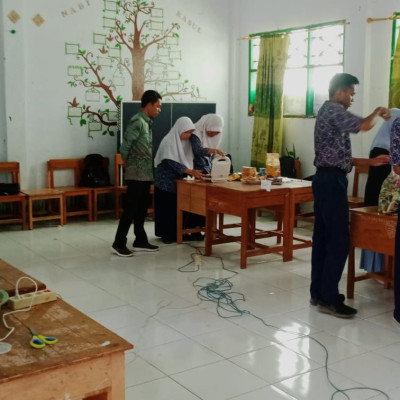 Siswa MTs Bontosunggu Sibuk Racik Makanan dan Minuman Sehat, Ada Apa?