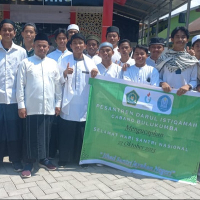 Hadiri Apel Bersama Kepala Madrasah dan 20 Siswa MAS Darul Istiqamah Bulukumba dalam Rangka Hari Santri 2023