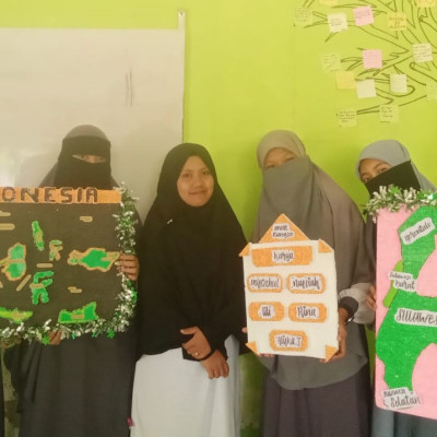Kreativitas Siswi Kelas XI MAS Darul Istiqamah Bulukumba, Menyulap Styrofoam Menjadi Media Karya Seni