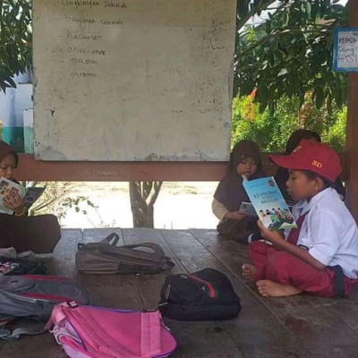 MIS Darul Istiqamah Bulukumba Jadikan Gazebo Taman Baca Para Siswa