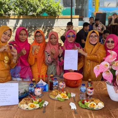 Keseruan Lomba Kreasi Nasi Goreng Guru MTsN Parepare di Hari Guru