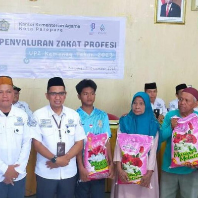 Sambut HAB ke-78, UPZ Kemenag Parepare Salurkan Zakat Profesi 3,7 Ton Beras 