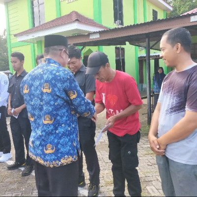 Akhir Tahun, UPZ Kemenag Maros Beri Bantuan kepada Tenaga Honorer