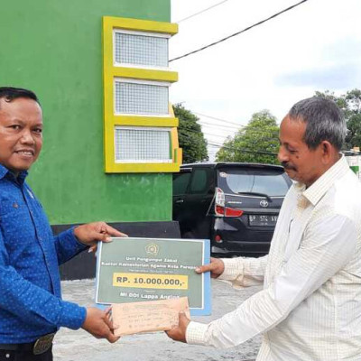 UPZ Kantor Kemenag Parepare Serahkan Bantuan ke MI DDI Lappa Anging