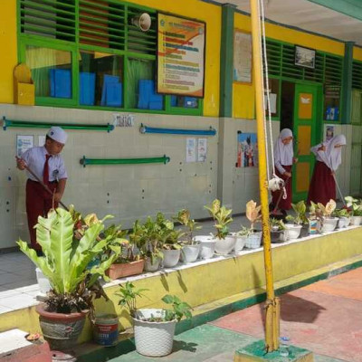 Teguhkan PHBS, MIN 8 Bone Laksanakan Kegiatan Kebersihan Pasca Libur