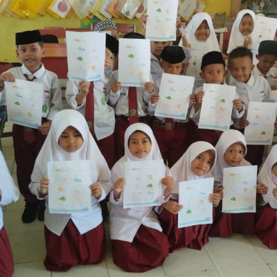 Keseruan Peserdik MIN 7 Bone Belajar Bahasa Inggris