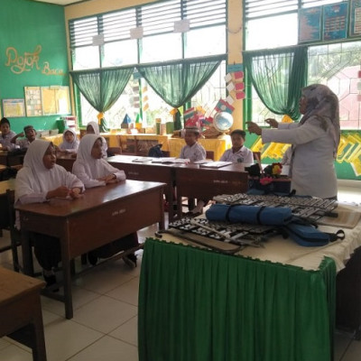 Pertahankan Kahasanah Budaya, Pendidik MIN 1 Bone Bimbing Peserdik Nyanyikan Lagu Daerah