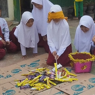 Belajar Sambil Bermain, Tingkatkan Semangat Belajar Peserdik MIN 8 Bone