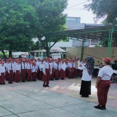 MIN 8 Bone Bangun Kedisiplinan Peserdik Melalui Upacara Bendera Rutin