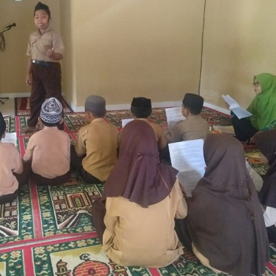 Asah Kemampuan Public Speaking, Peserdik MIN 1 Bone Berlatih Ceramah