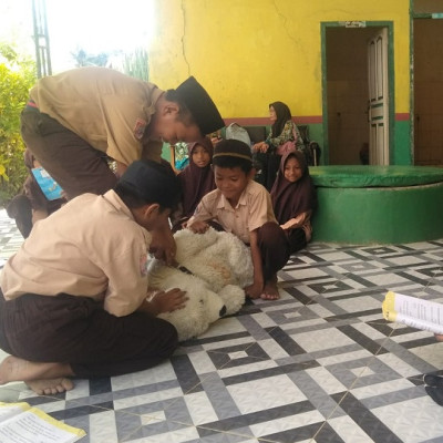 Peserta Didik MIN 1 Bone Sembelih Hewan Qurban, Di Saksikan Oleh Pendidik Madrasah