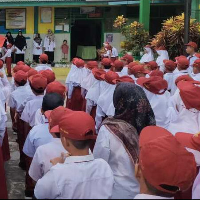 Semangat Persatuan: MIN 8 Bone Gelar Upacara dengan Hikmat