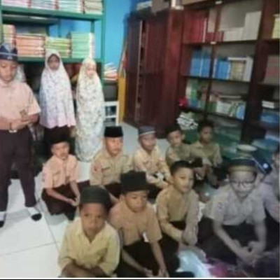 Peserdik MIN 8 Bone Praktikkan Tata Cara Masbuk dalam Shalat