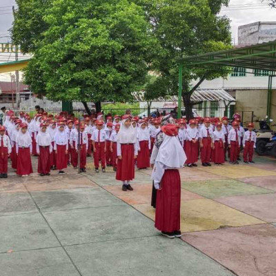 Junjung Kesetaraan Gender, Siswi MIN 8 Bone Pimpin Upacara