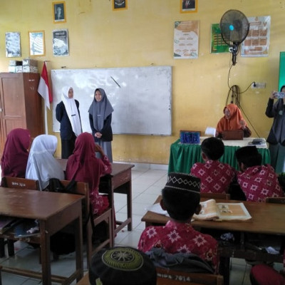 Peserta Didik Kelas VI MIN 1 Bone Dapatkan Gambaran Tentang Pondok Pesantren Biru