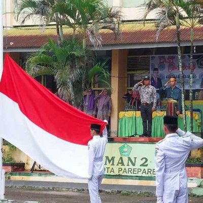 Hujan Renik Jadi Mukadimah Momen 'Upacara Terakhir' Siswa Kelas XII MAN 2 Kota Parepare