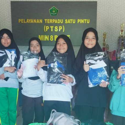 Terima Seragam Lomba, Peserta GALAKSI MIN 8 Bone Semakin Berpacu