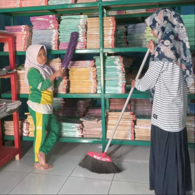 Jumat Bersih, Perpustakaan MIN 8 Bone.