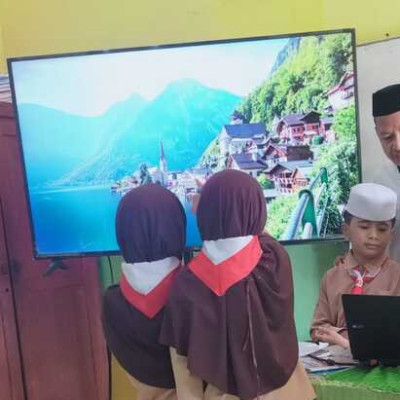 Kreatifitas Guru MIN 8 Bone Ciptakan Kelas Menyenangkan