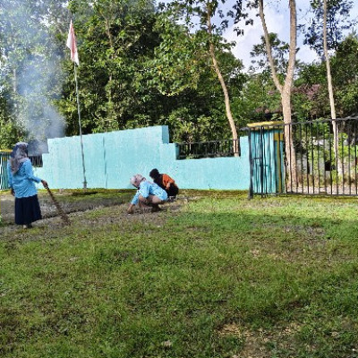 KUA Kecamatan Ponre Gelar Kegiatan Jumat Bersih
