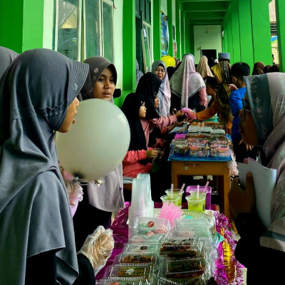 Santri MTs Al-Junaidiyah Biru Gelar Karya Olahan Pisang