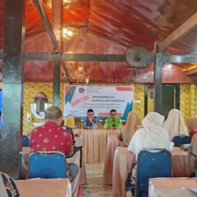 Pendidik dan Kependidikan MTs Muhammadiyah Balangnipa Antusias Ikuti Bimtek IKM