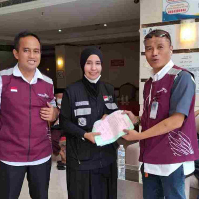 Ketua Kloter 06 Embarkasi UPG Makassar, Umrah Lakukan Pengecekan Barang Jamaah Sebelum Penimbangan