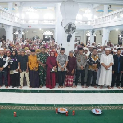 Pemkab, Kemenag Sinjai bersama Keluarga Sambut Kedatangan Jemaah Haji Sinjai di Masjid Agung