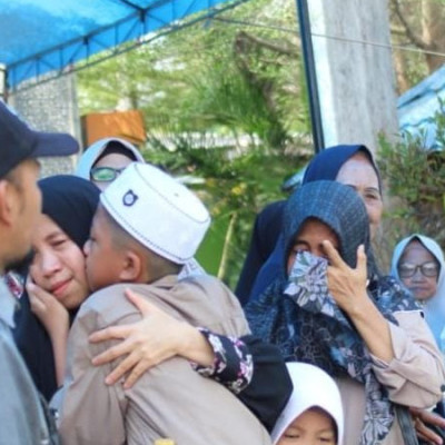 Hari Pertama Mondok, Orangtua Santri Baru PPTQ An Nail Gowa Banjir Air Mata