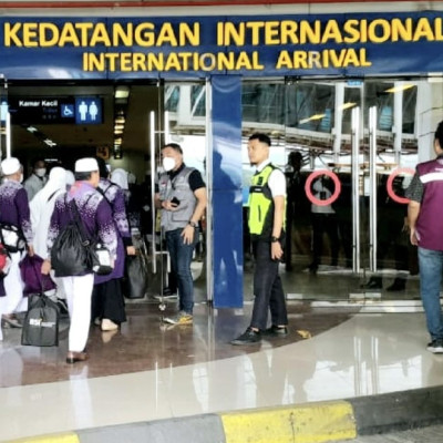 Jemaah Haji Kloter 27 Asal Maluku Tiba di Bandara Sultan Hasanuddin,  Carter 3 Pesawat ke Ambon